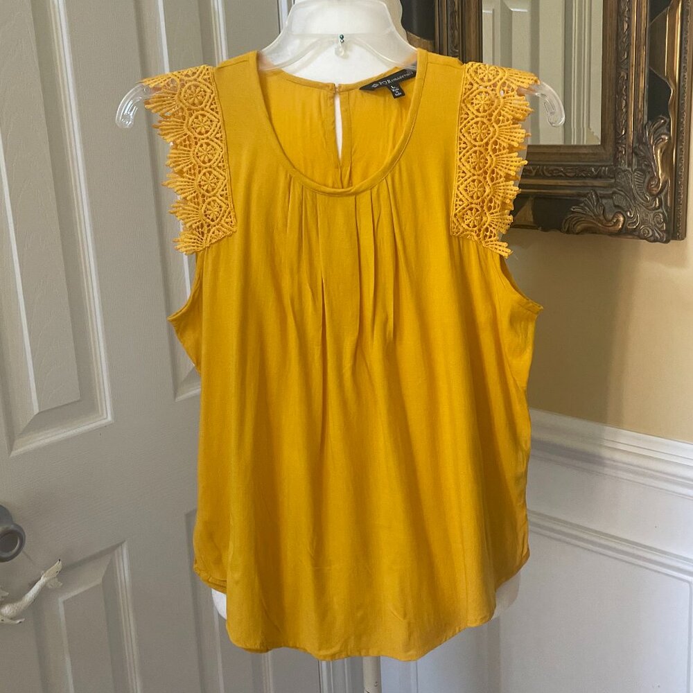 PQR Collection Size L (fits like M) Women's Gold Pullover Top Slightly Capped